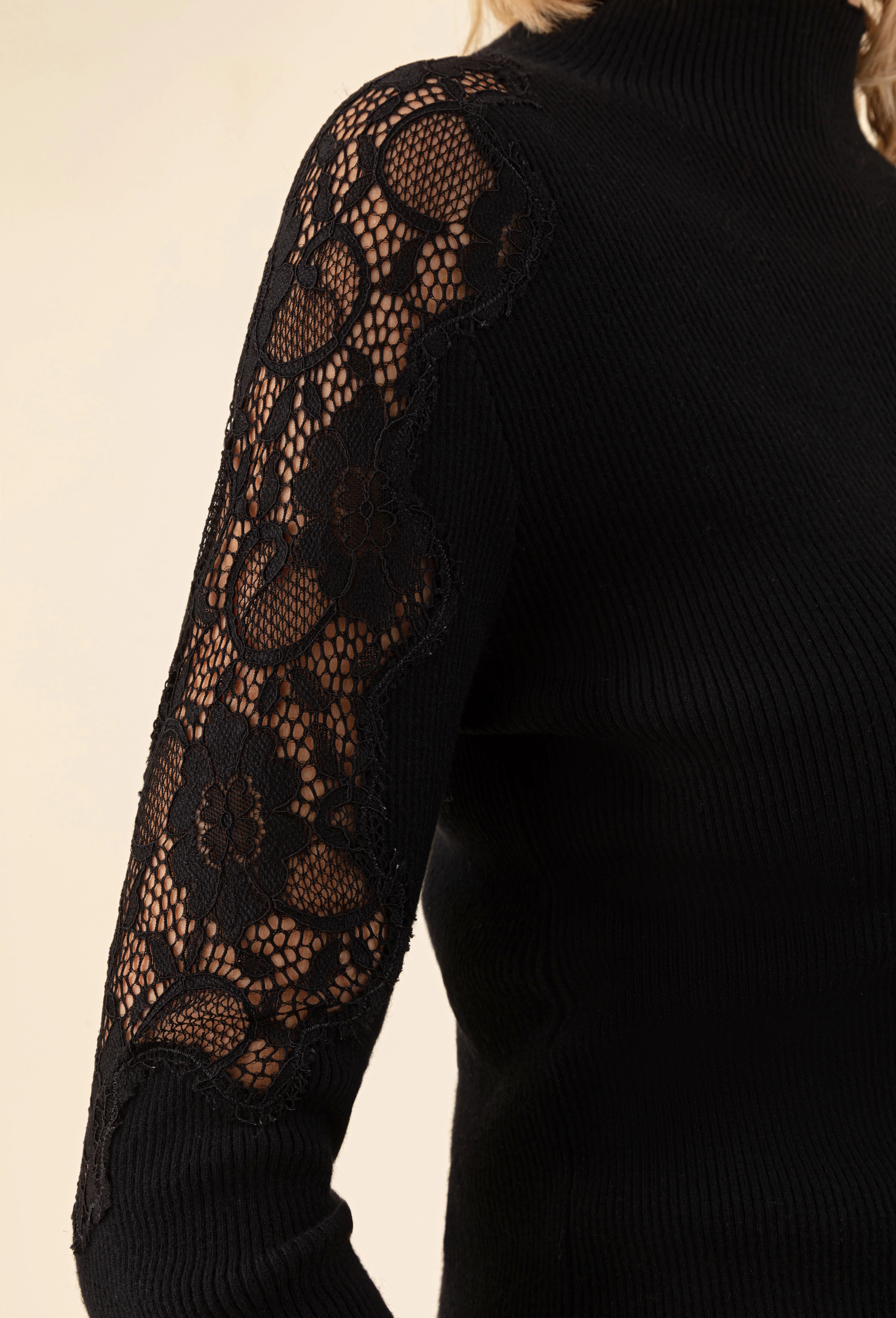 Pull Doti noir détail dentelle - Image 4